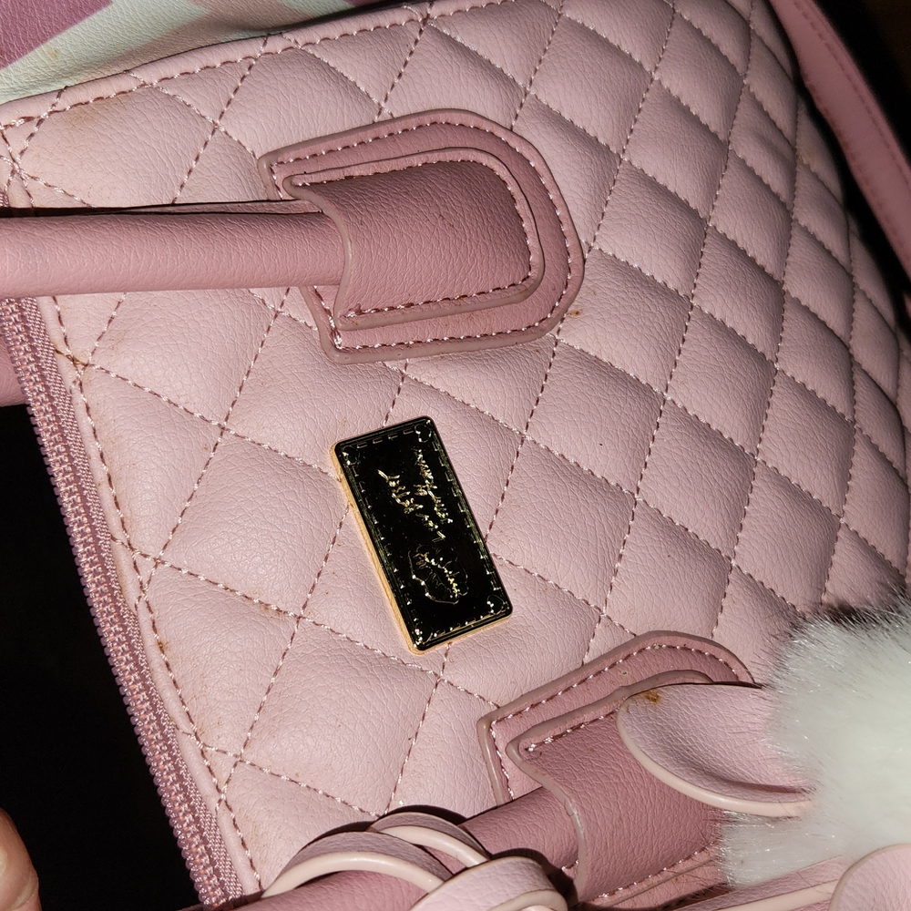 Iam selling my betsey johnson purse